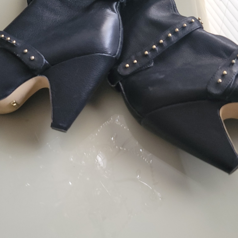 Boots - Picture 5 of 6
